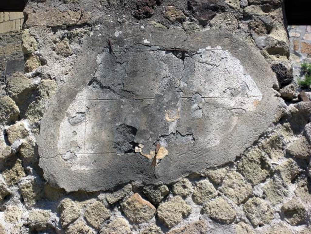 II.5 Herculaneum. June 2011. Detail from upper front façade. Photo courtesy of Sera Baker.